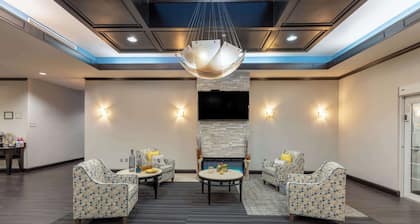 La Quinta Inn & Suites by Wyndham Mt. Pleasant