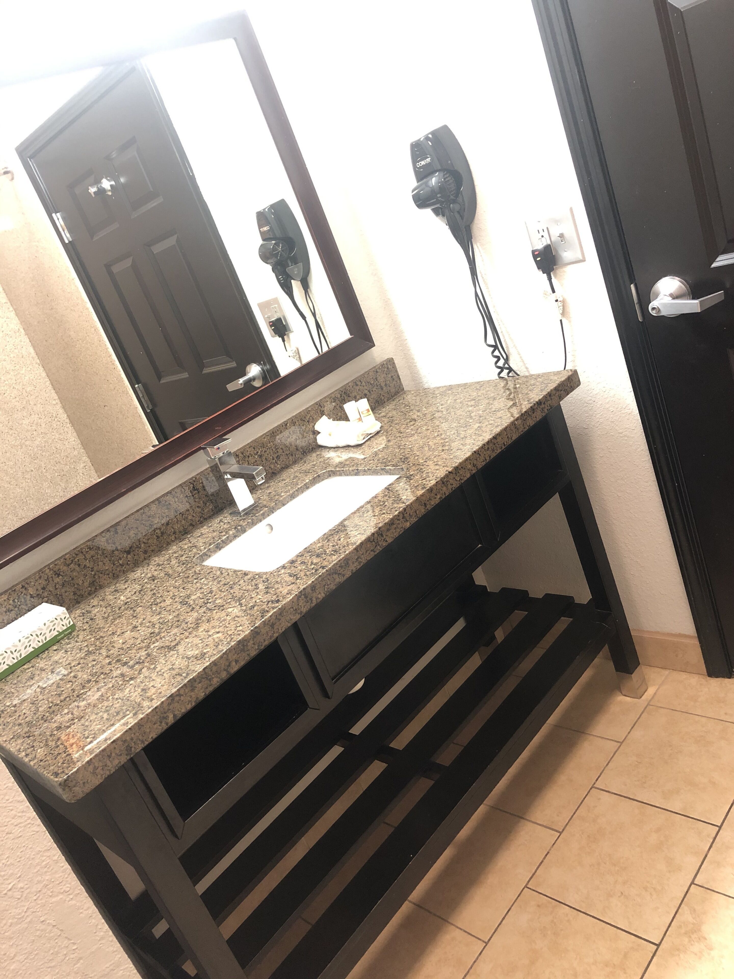 combined shower/bathtub, free toiletries, hair dryer, towels