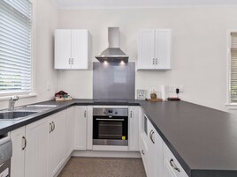 3 Bedroom Cottage | Private kitchen | Fridge, microwave, stovetop, coffee/tea maker