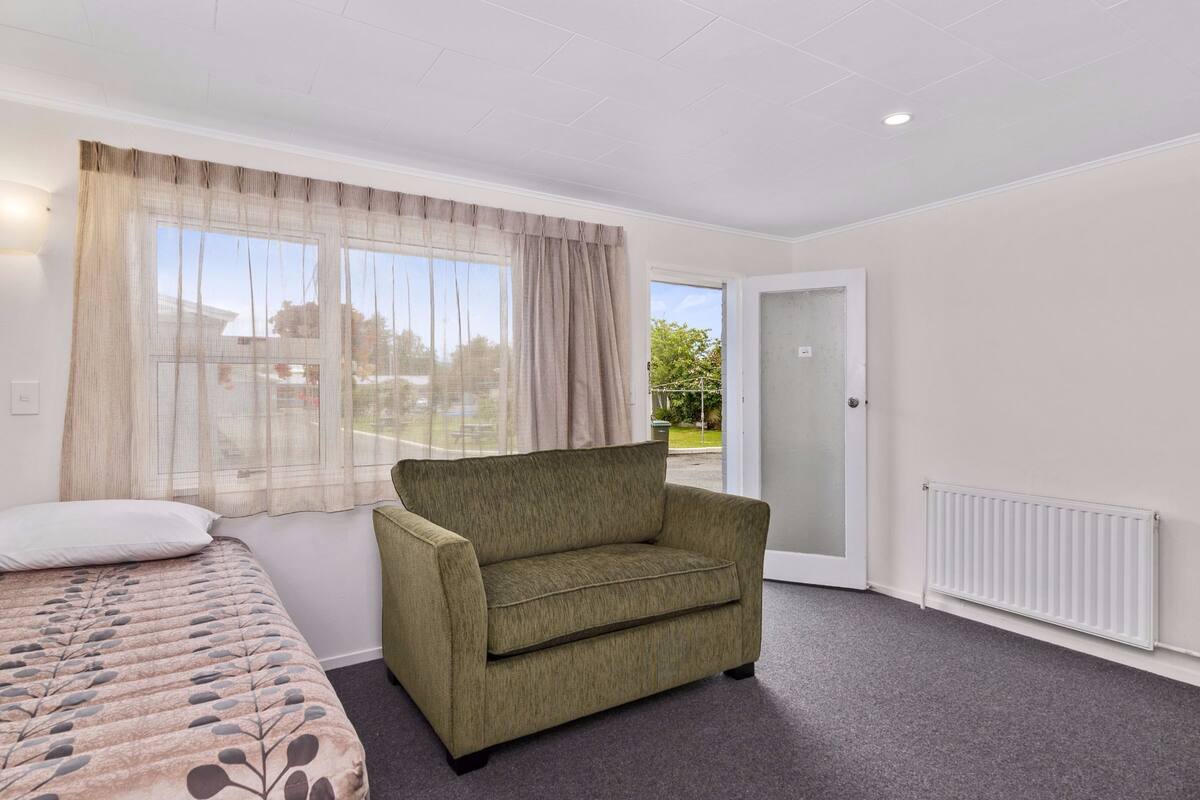 1 Bedroom Apartment | Desk, iron/ironing board, cribs (surcharge), WiFi (free)