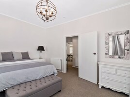 3 Bedroom Cottage | Desk, iron/ironing board, cribs/infant beds, free WiFi