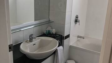 Deluxe Studio, Non Smoking, Kitchenette | Bathroom | Combined shower/tub, free toiletries, hair dryer, towels