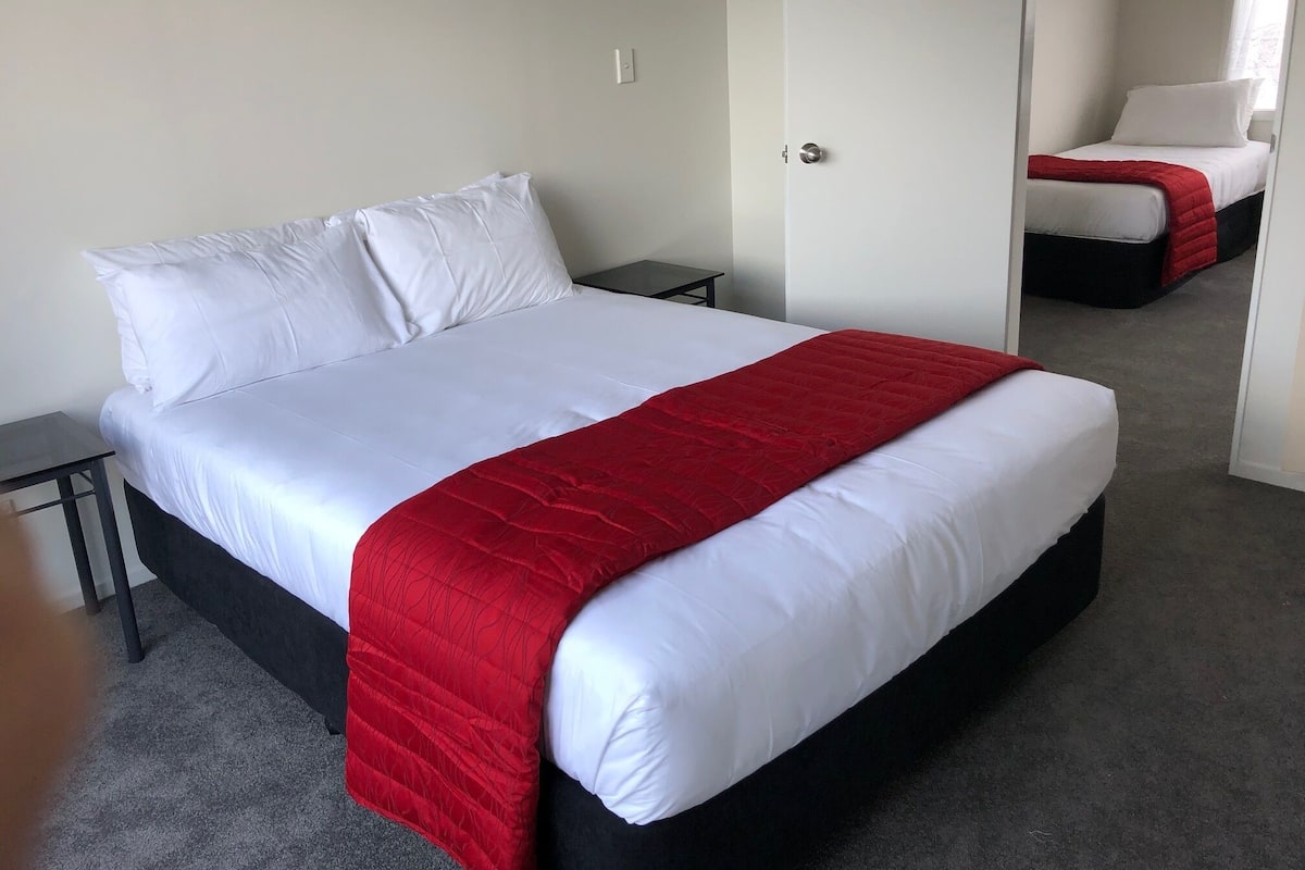 Suite City, 1 camera da letto, non fumatori, angolo cottura (WOTIF CITY SALE) | Una scrivania, tende oscuranti, insonorizzazione, ferro/asse da stiro