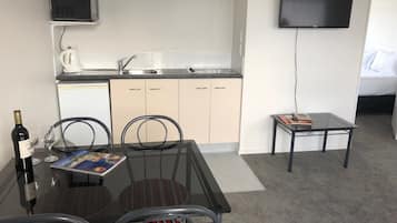 City Suite, 1 Bedroom, Non Smoking, Kitchenette (WOTIF CITY SALE) | Private kitchen | Fridge, microwave, stovetop, coffee/tea maker