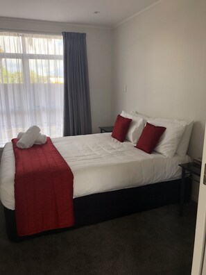 City Suite, 1 Bedroom, Non Smoking, Kitchenette (WOTIF CITY SALE) | Desk, blackout drapes, soundproofing, iron/ironing board