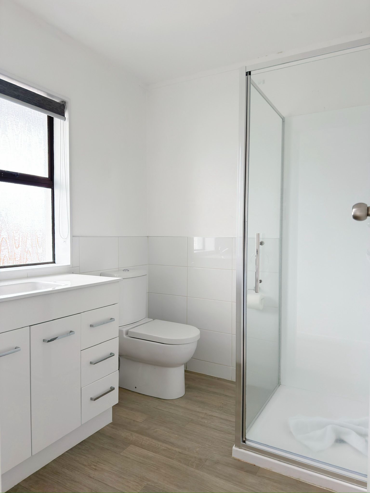 Deluxe Studio | Bathroom | Shower, free toiletries, hair dryer, bathrobes