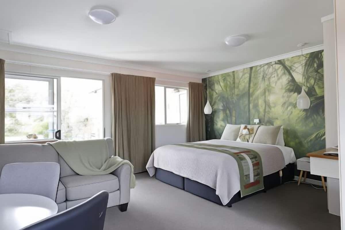 3 bedrooms, premium bedding, in-room safe, individually decorated