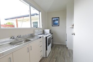 Triple Single Studio | Private kitchen | Fridge, microwave, coffee/tea maker, electric kettle