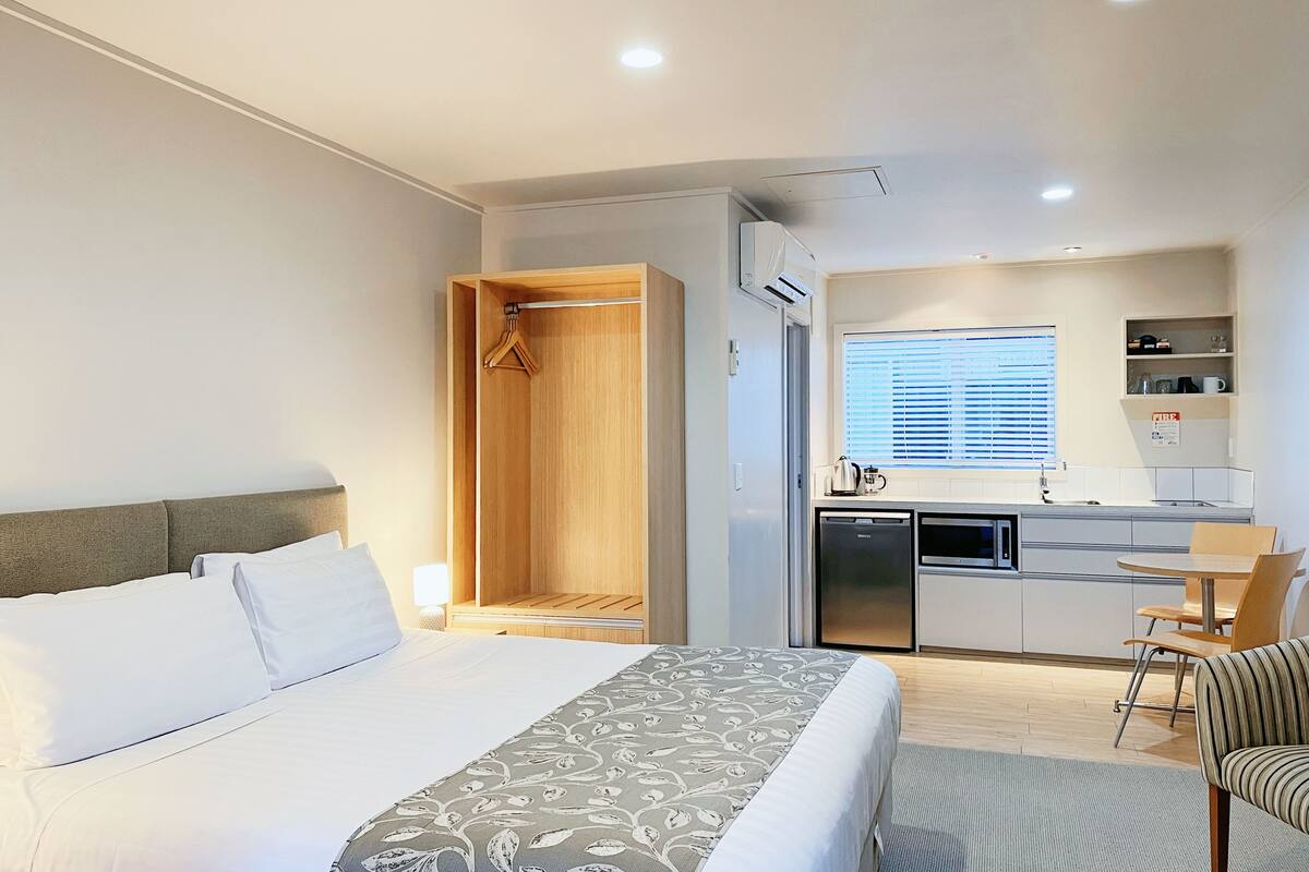 1 bedroom, desk, soundproofing, iron/ironing board