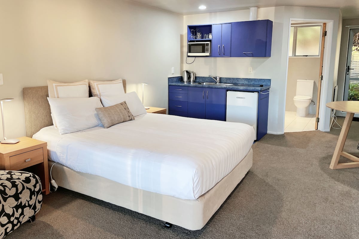 1 chambre, bureau, chambres insonorisées, fer et planche à repasser