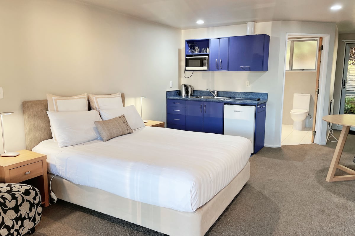 Executive-Studio, Badewanne | 1 Schlafzimmer, Schreibtisch, schallisolierte Zimmer