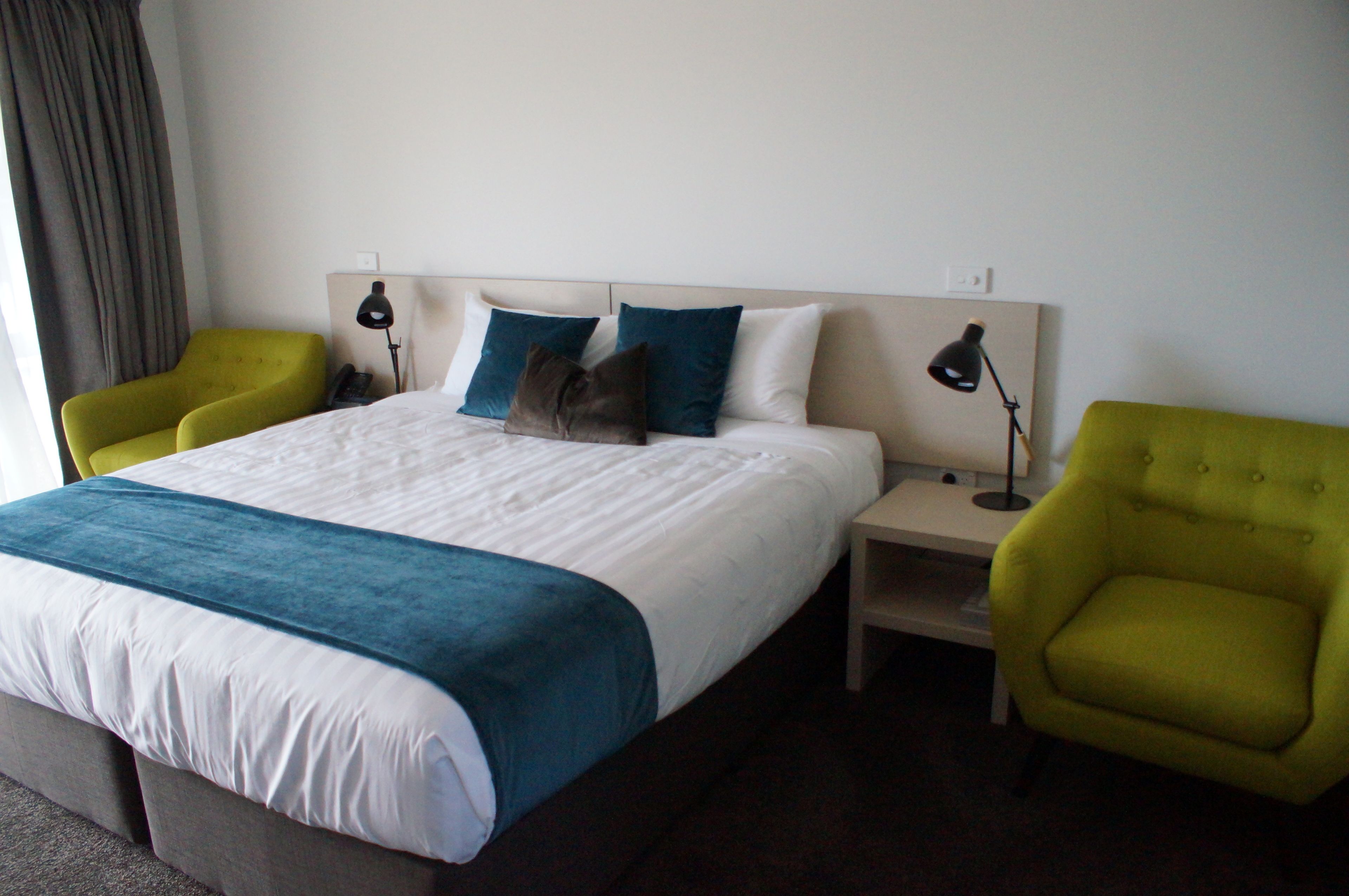 Deluxe Studio, 1 King Bed, Accessible