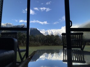 客房内保险箱、办公桌、熨斗/熨衣板、免费 WiFi