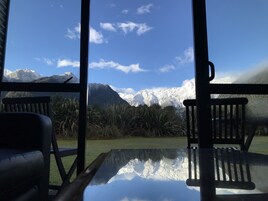 客房内保险箱、办公桌、熨斗/熨衣板、免费 WiFi