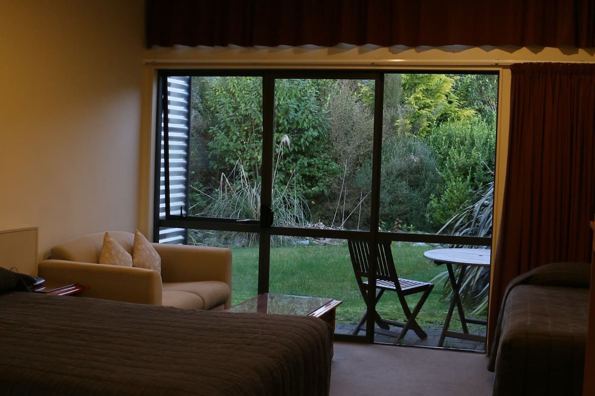 Executive Studio (Triple) | In-room safe, desk, iron/ironing board, WiFi (free)