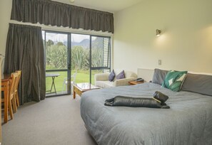 Premier Studio, Mountain View (Spa)