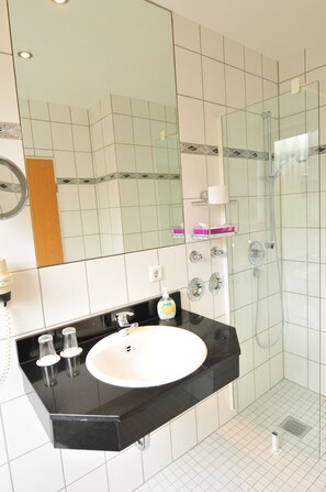 Zweibettzimmer, 2 Einzelbetten | Badezimmer