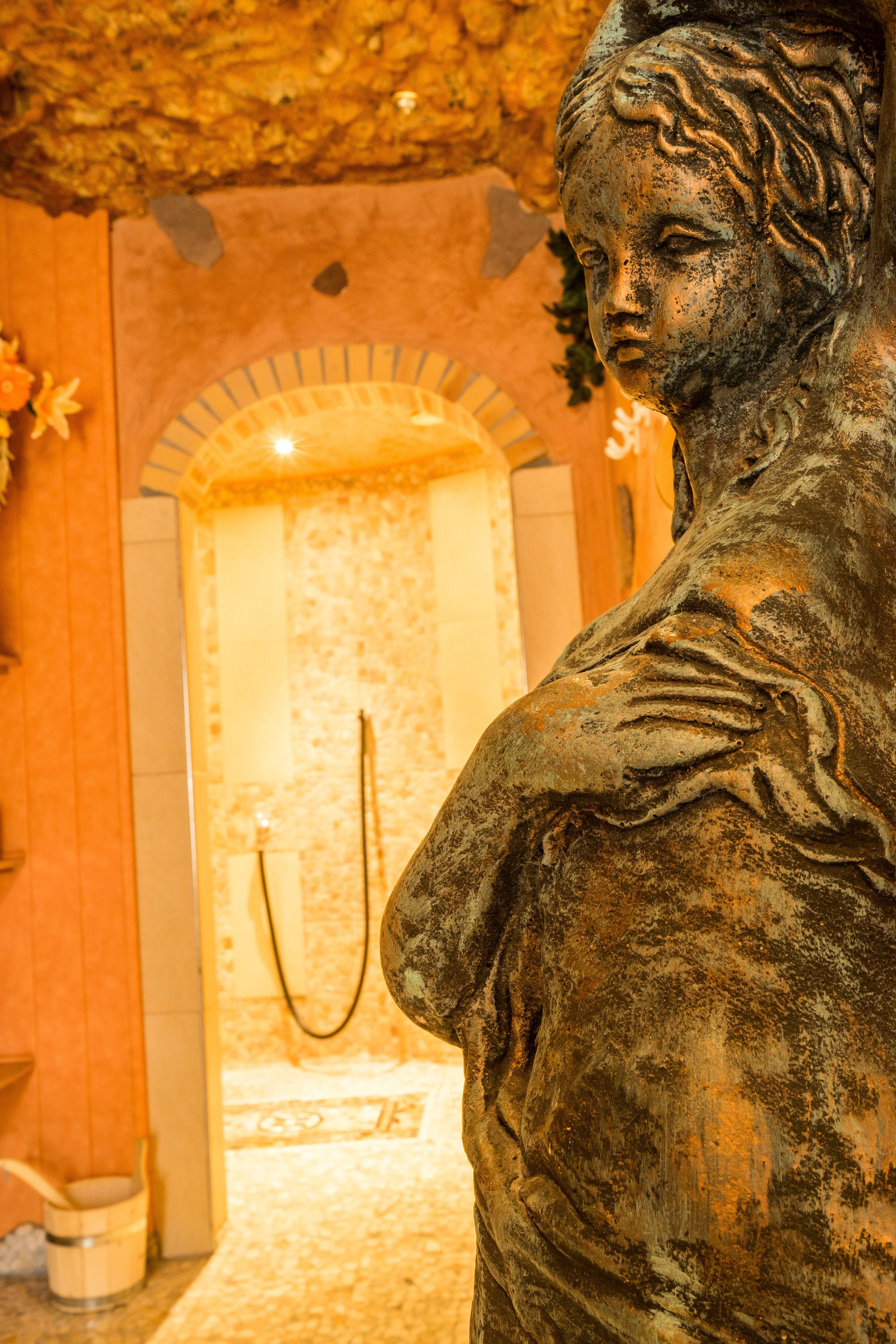 sauna, hot tub, steam room, turkish bath/hammam, body treatments