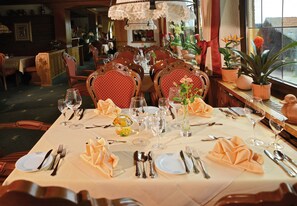 Lunch and dinner served - Hotel Krone Igelsberg (Freudenstadt)