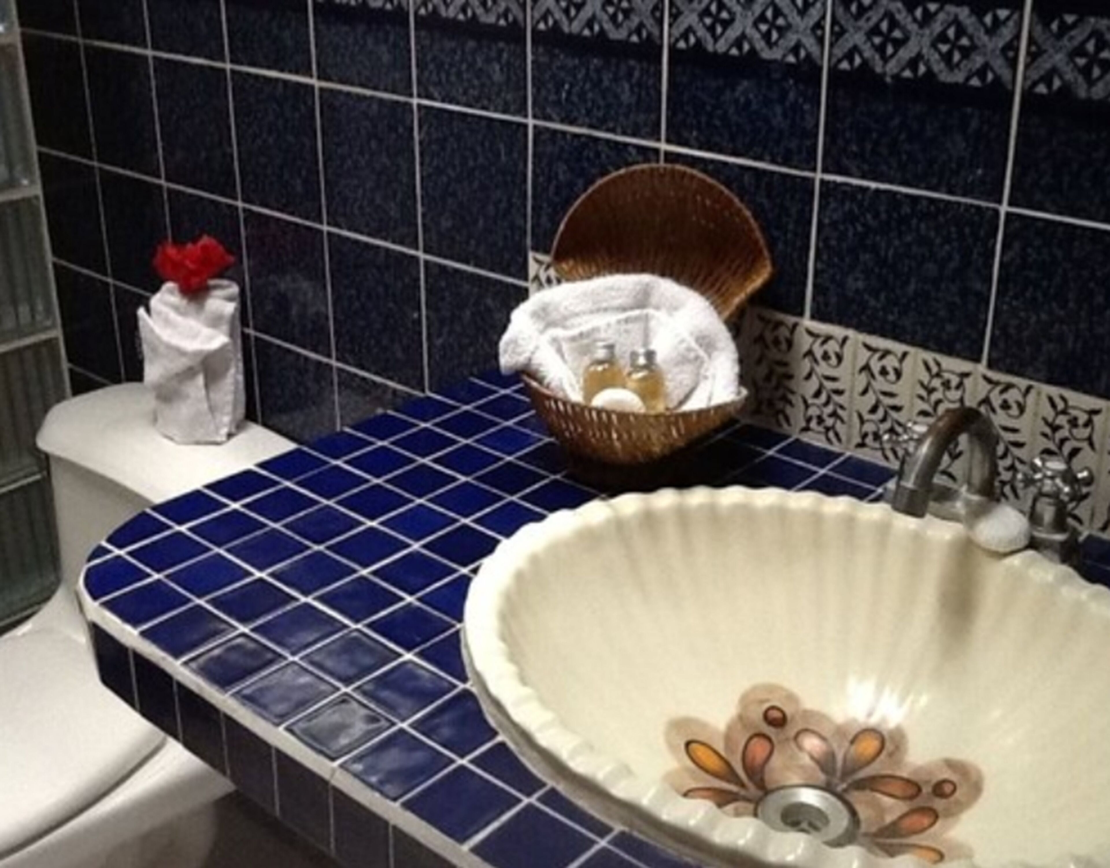 triple room | bathroom | shower, free toiletries, hair dryer, towels