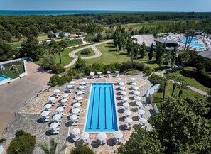 2 outdoor pools, pool umbrellas, sun loungers - Torreserena Resort (Ginosa)