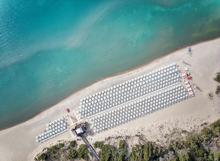 Private beach, free beach shuttle, sun-loungers, beach umbrellas. Torreserena Resort