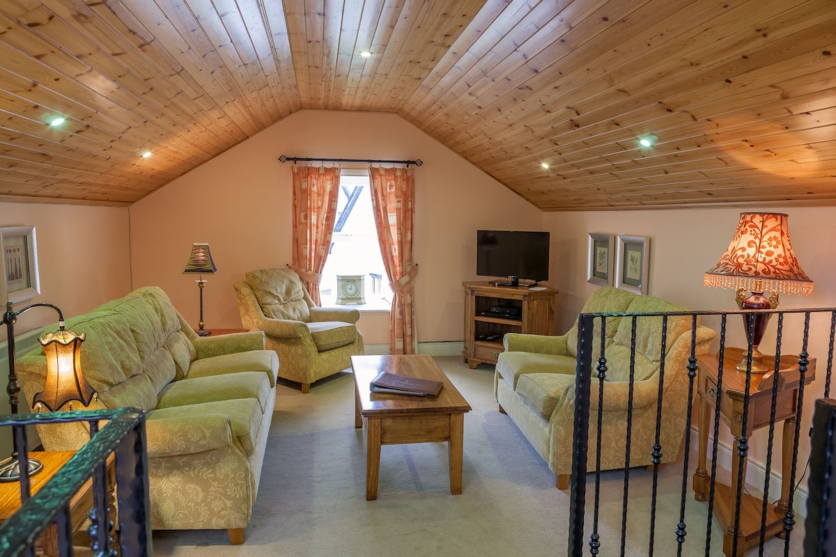 Superior Cottage, Ensuite | Lounge