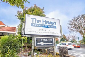 Front of property - The Haven Newmarket Suites (Auckland)