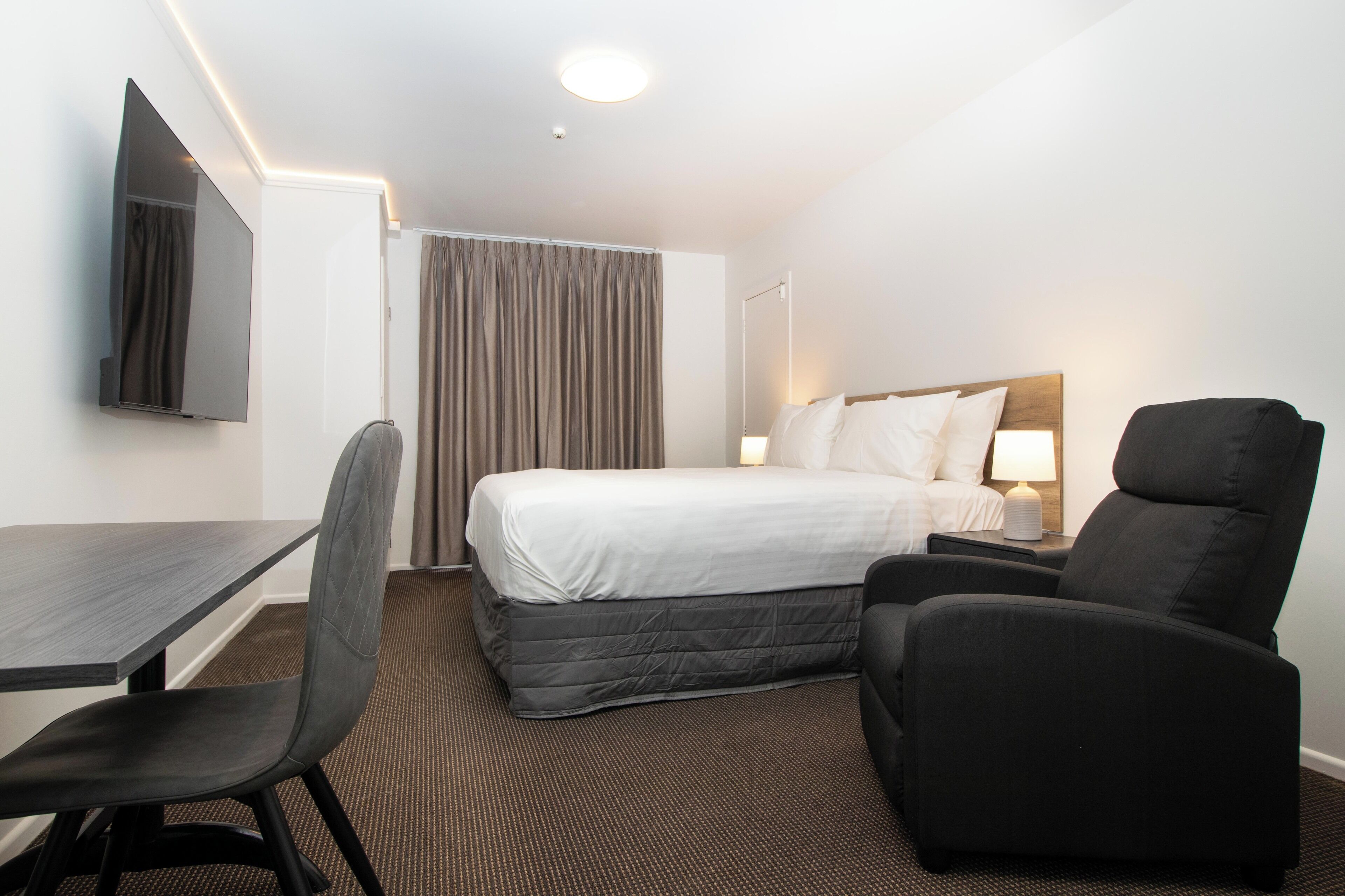 Comfort studio | Escrivaninha, ferros/tábuas de passar roupa, Wi-Fi de cortesia