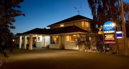 Boundary Court Motor Inn