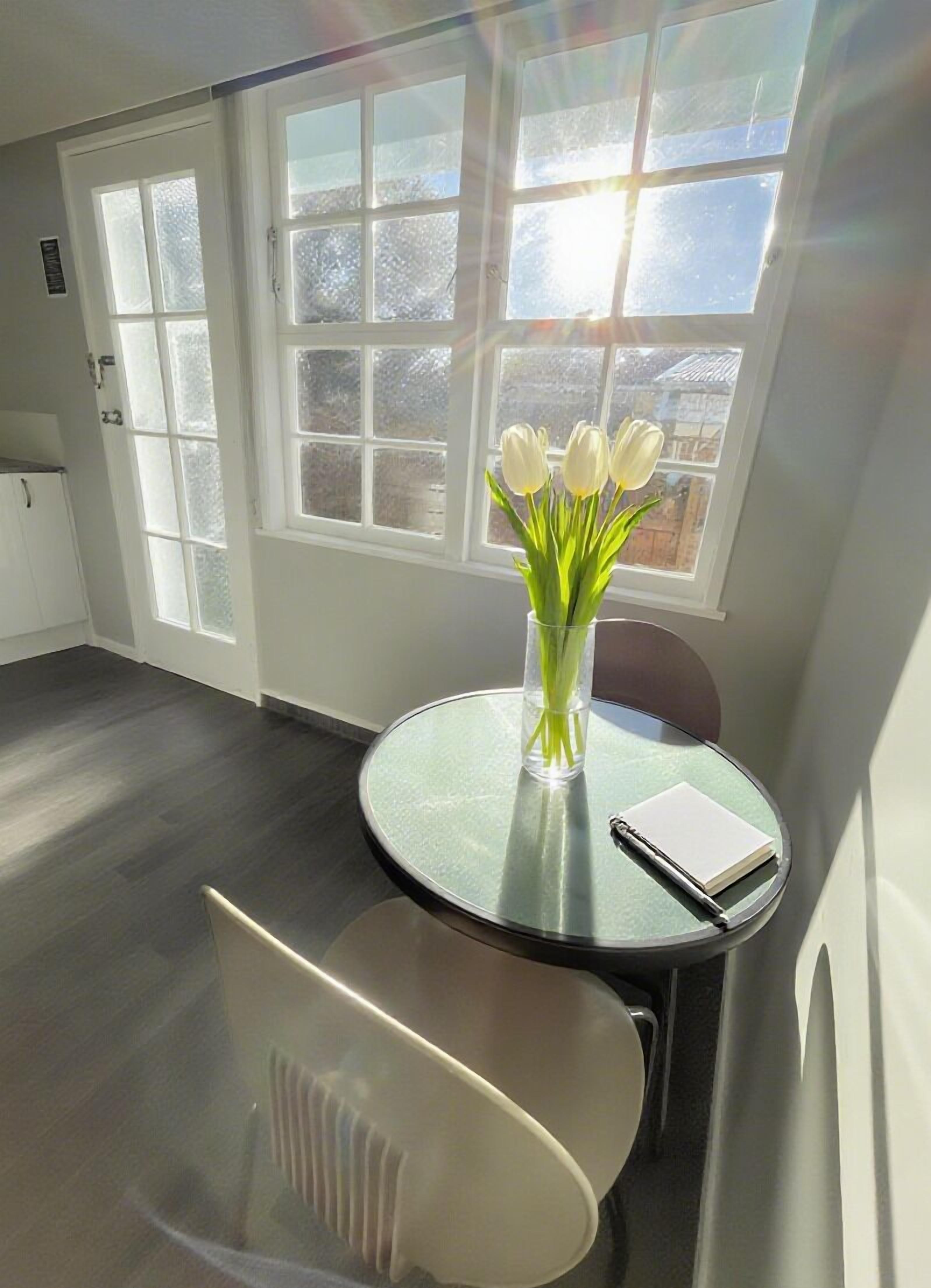 ห้องคอมฟอร์ทสวีท, 1 ห้องนอน, ปลอดบุหรี่ | ครัวส่วนตัว | ตู้เย็น, ไมโครเวฟ, เตาปิ้งขนมปัง, เครื่องครัว/จาน/ช้อนส้อม