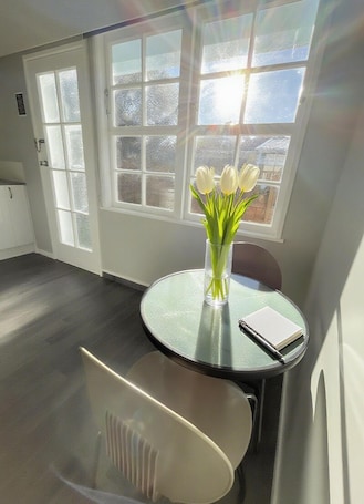 Comfort Suite, 1 Bedroom, Non Smoking | Private kitchen | Fridge, microwave, toaster, cookware/dishes/utensils