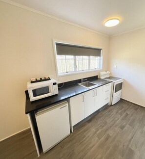 Superior Suite, 1 Bedroom, Non Smoking, Ground Floor | Private kitchen