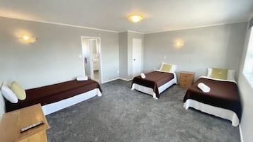 Superior Triple Room, Non Smoking, Air conditioning | 1 bedroom, premium bedding, desk, laptop workspace