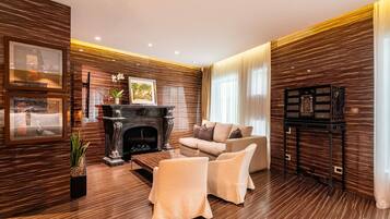 Double Room | Living area | 43-inch LED TV with digital channels, TV, foosball