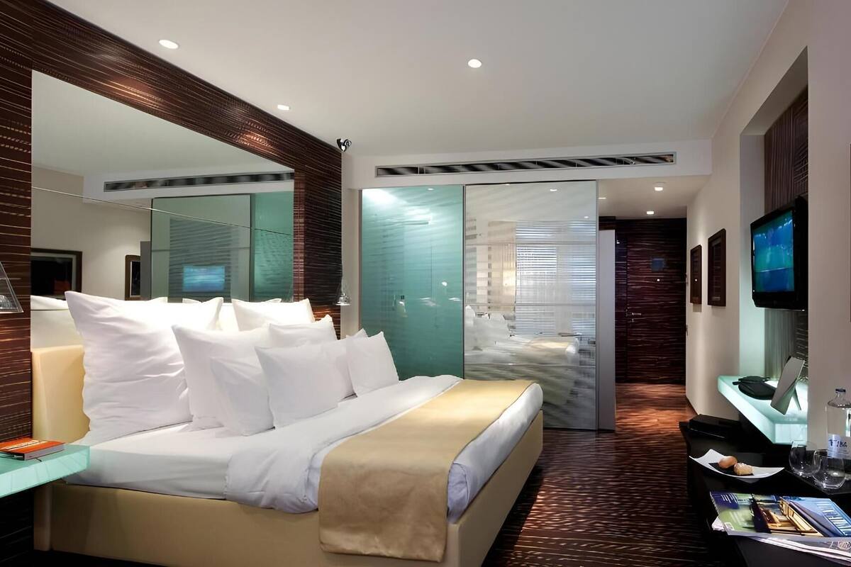 Premium bedding, minibar, in-room safe, desk