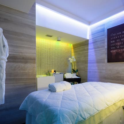 Couples treatment room(s), sauna, hot tub, Turkish bath/hammam