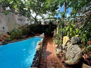 Outdoor pool - The Gallery Inn (San Juan)