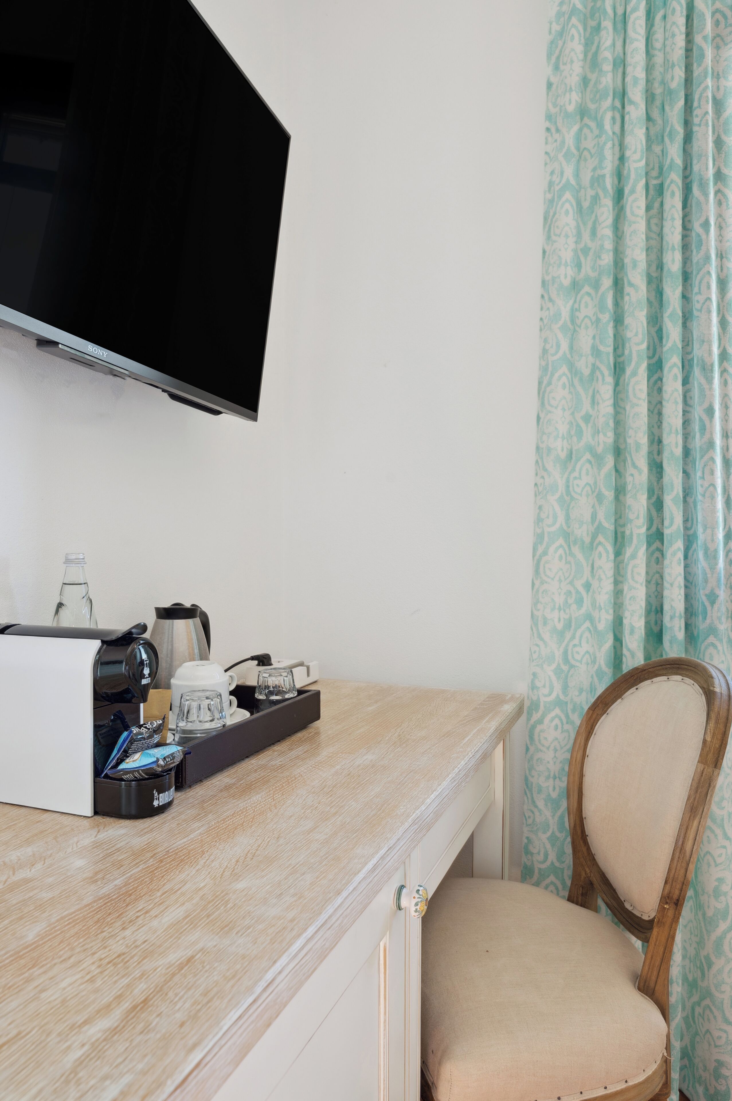 camera matrimoniale eloro | minibar, in-room safe, desk, soundproofing