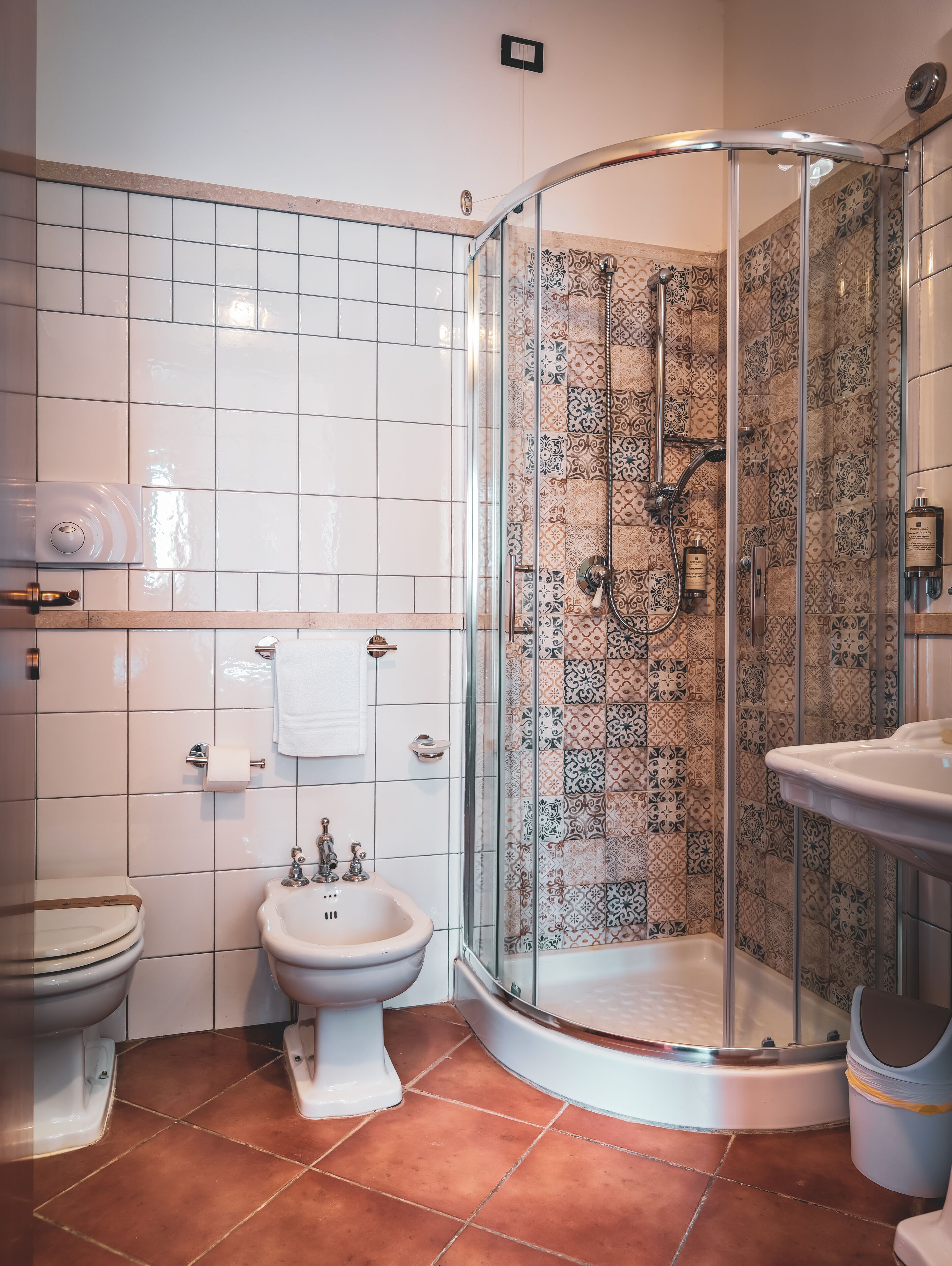 double room (romantica) | bathroom | shower, free toiletries, hair dryer, bidet