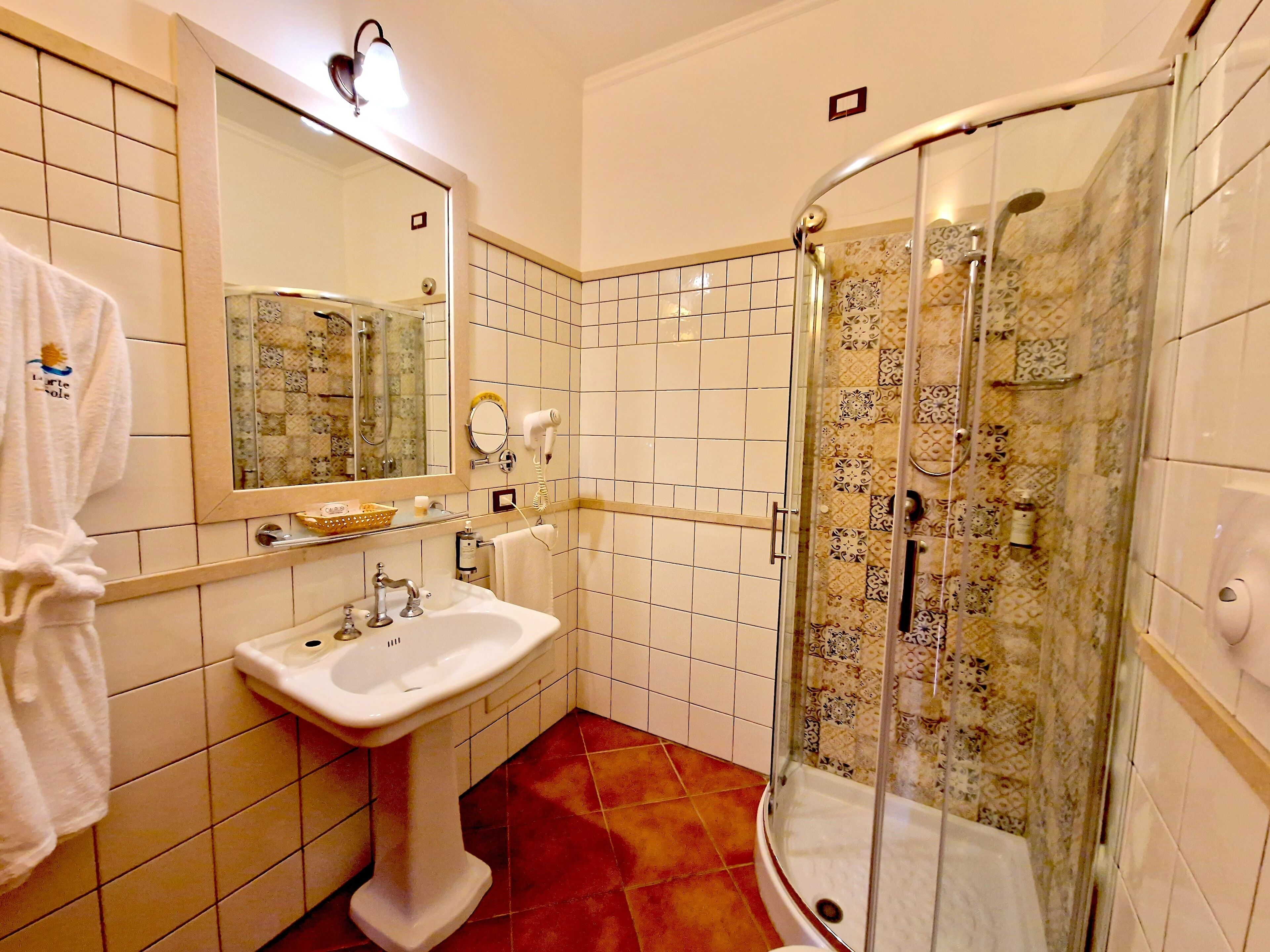 double room (romantica) | bathroom | shower, free toiletries, hair dryer, bidet