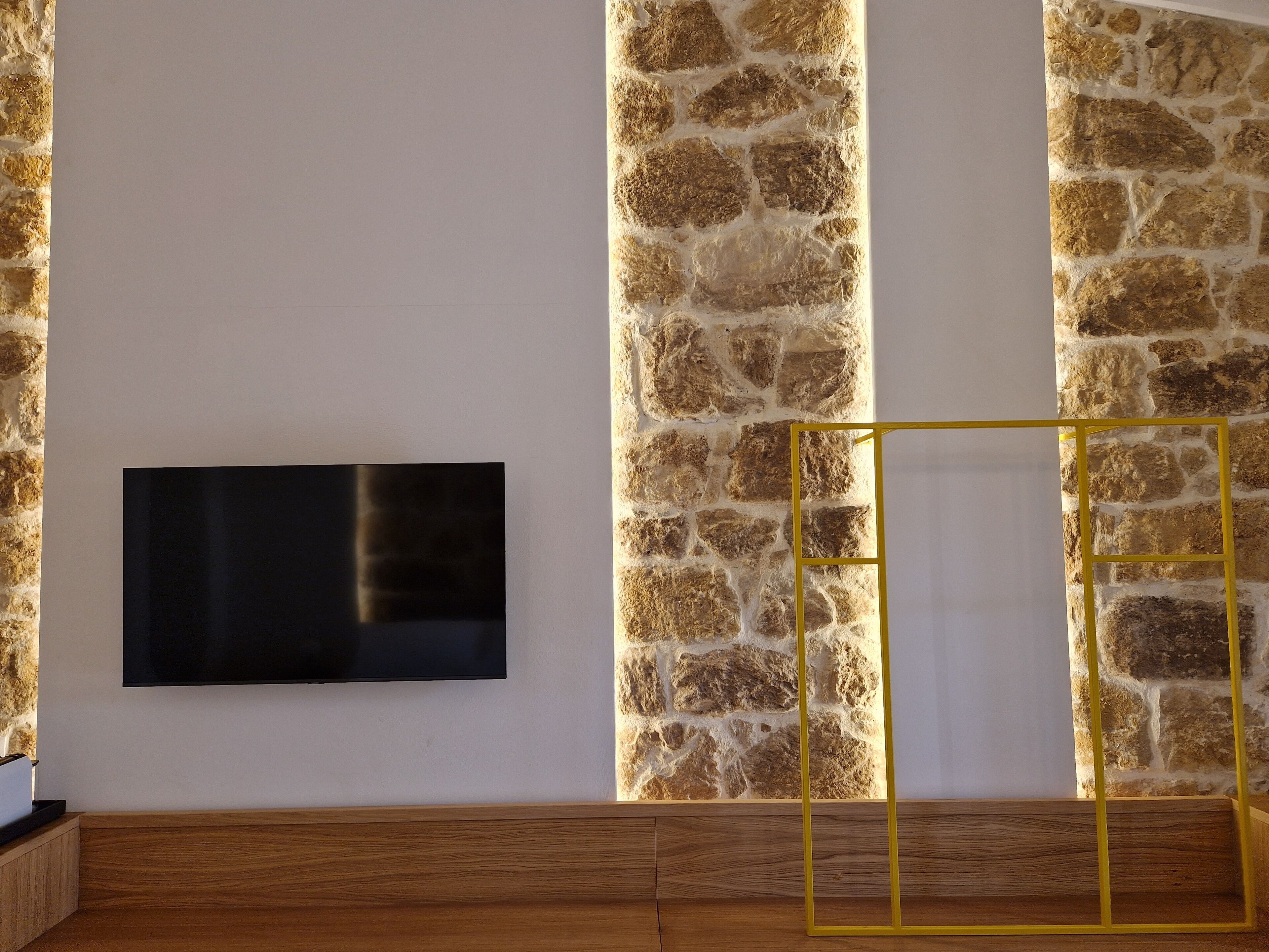 deluxe room (tellaro) | minibar, in-room safe, desk, soundproofing