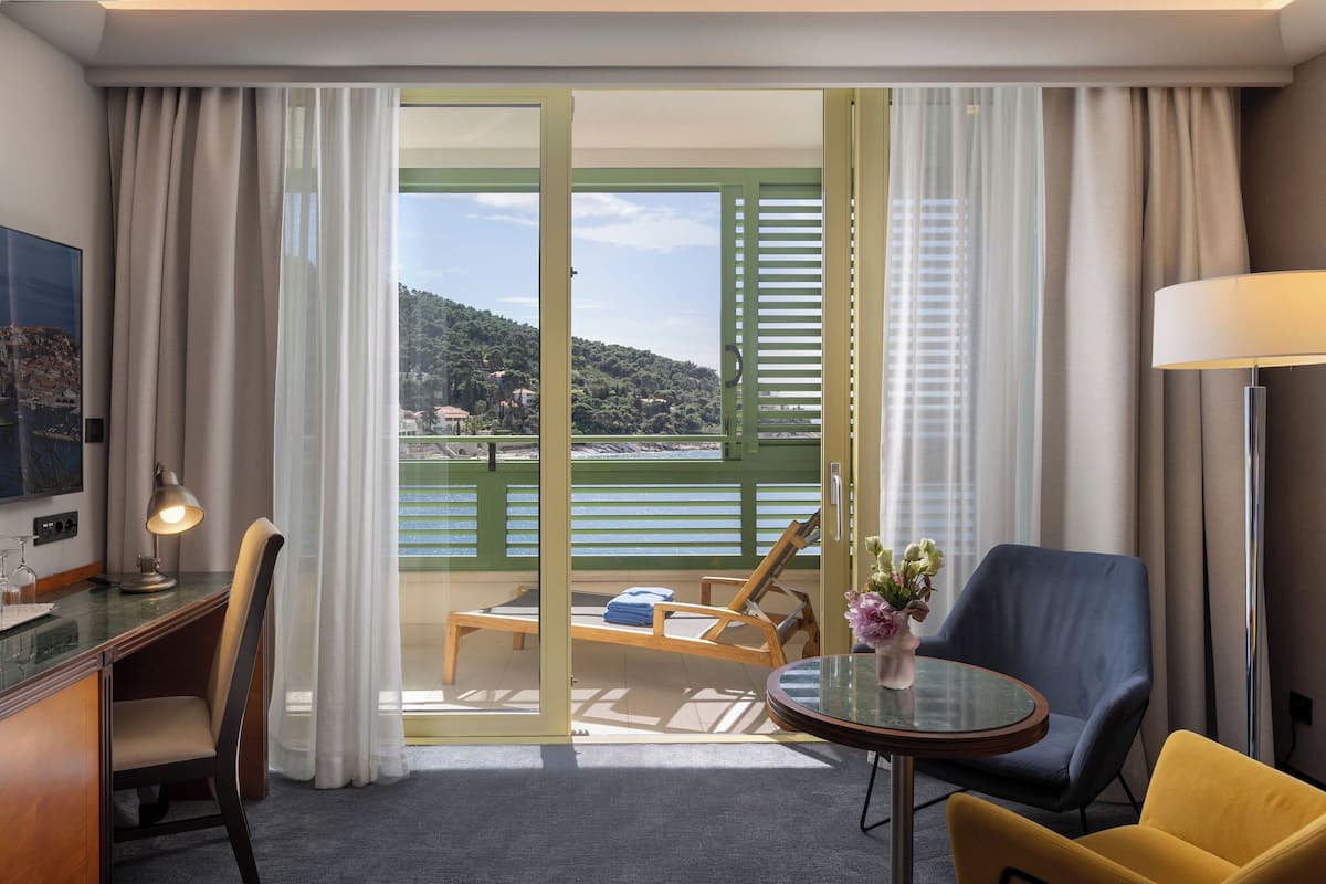 classic double or twin room, balcony, sea view | 1 bedroom, hypo-allergenic bedding, minibar, in-room safe