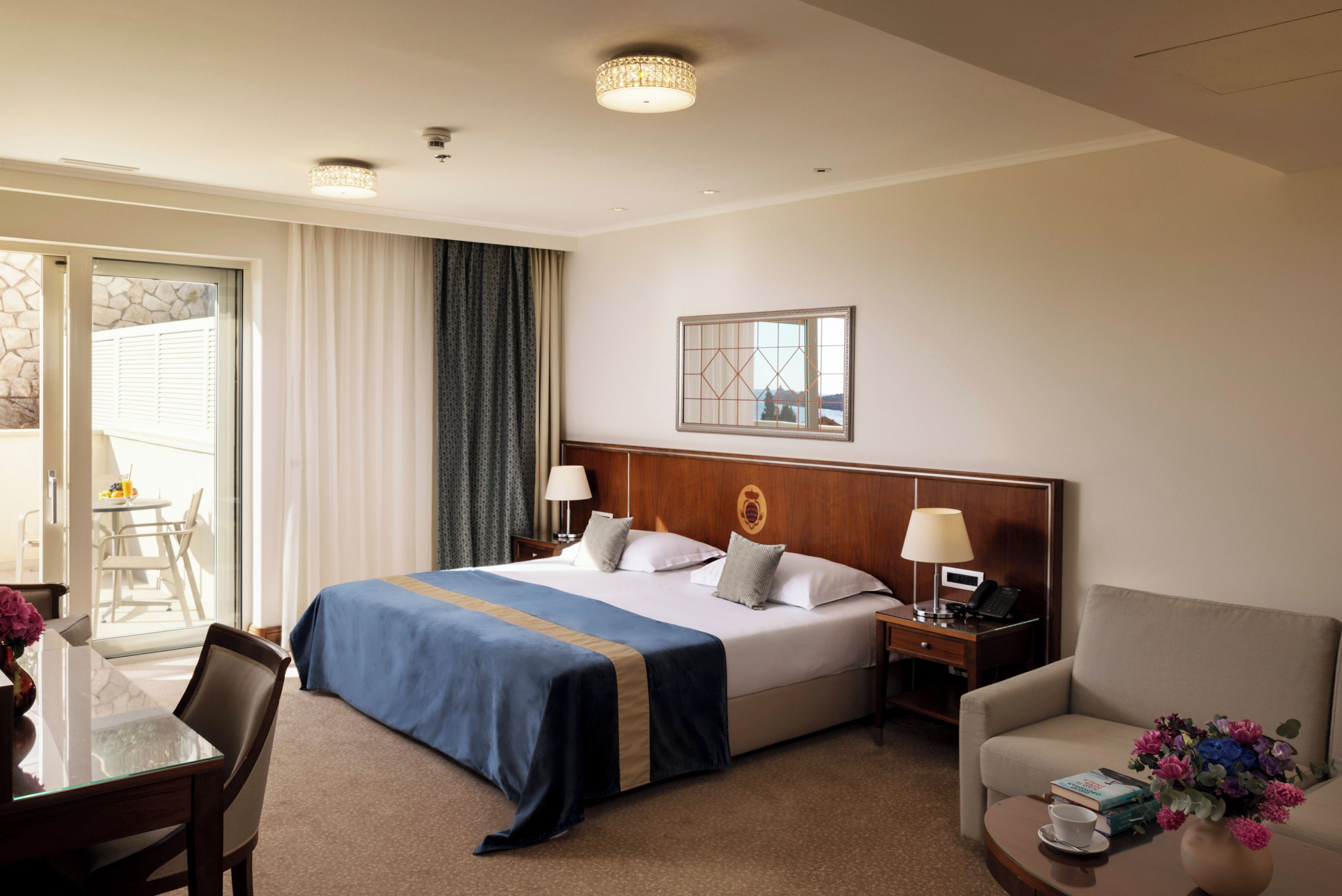 Classic Double or Twin Room, Balcony | Hypo-allergenic bedding available, minibar, in-room safe, desk