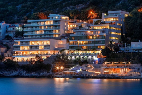 A multi-story hotel with balconies, a pool area, and a waterfront view. - Hotel More (Dubrovnik)