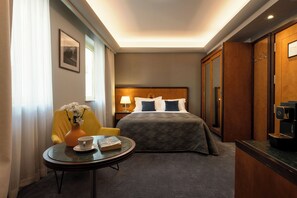 Hypo-allergenic bedding available, minibar, in-room safe, desk - Hotel More (Dubrovnik)
