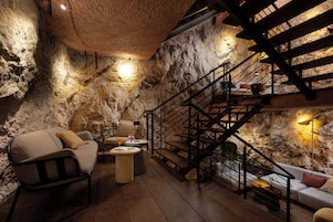 2 bares/lounges, bar de coquetéis, saguão/lounge