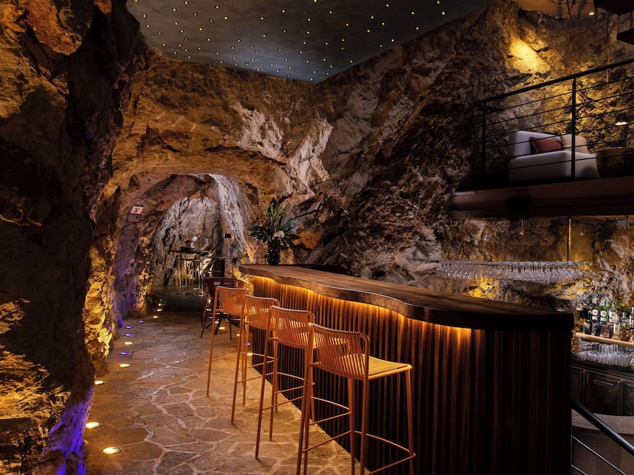 2 bares, bar de cocktails, salón en el lobby