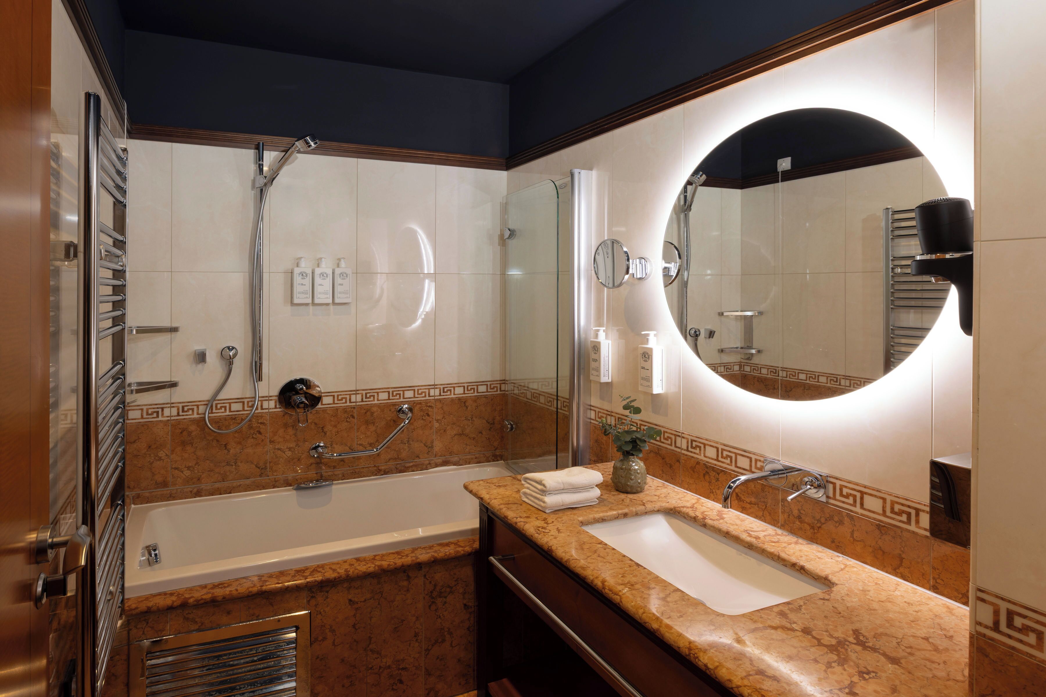Classic Double Room Single Use | Bathroom | Rainfall showerhead, slippers, towels