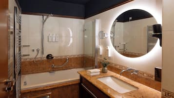 Classic Double Room Single Use | Bathroom | Rainfall showerhead, slippers, towels